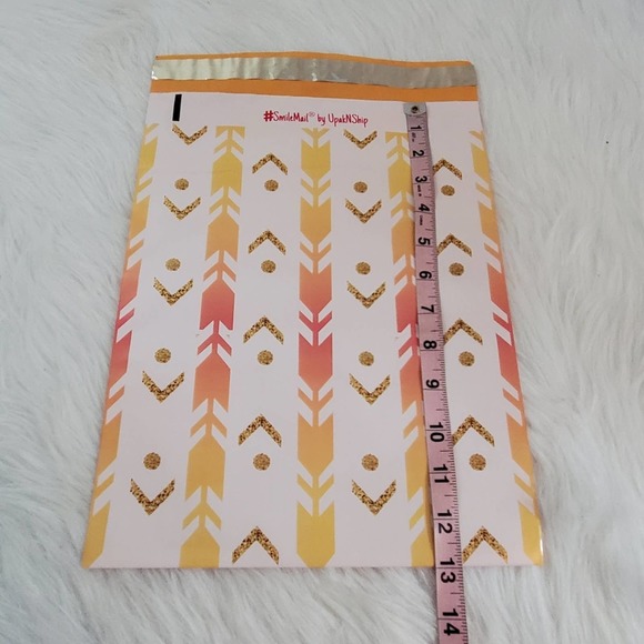 (25) 10 x 13 Arrow Design Self Sealing Poly Mailer - Picture 3 of 5